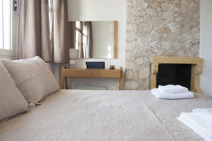 villa-cohili-sivota-lefkada-greece-bedrom-with-double-bed-modern-decoration