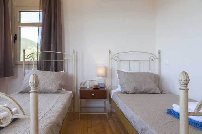 villa-cohili-sivota-lefkada-greece-bedroom-with-two-signle-beds-modern-decoration