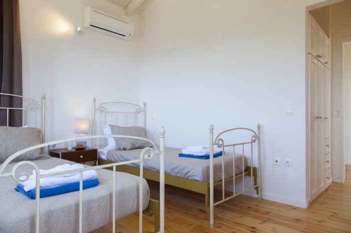 villa-cohili-sivota-lefkada-island-greece-bedroom-with-two-single-beds